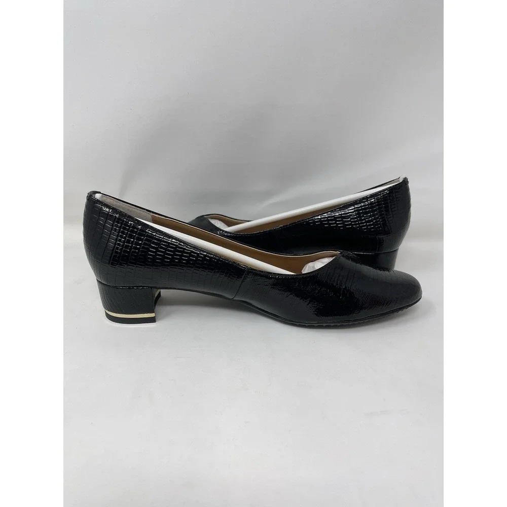 J Renee Women Size 8 Black Closed Toe Heels Lizard Print